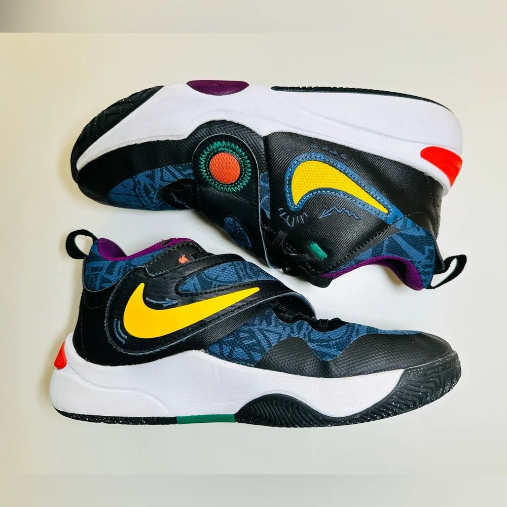 Nike Kids - Nike Team Hustle D 11 SE (GS) 'Black Mystic Navy Gold' sneakers